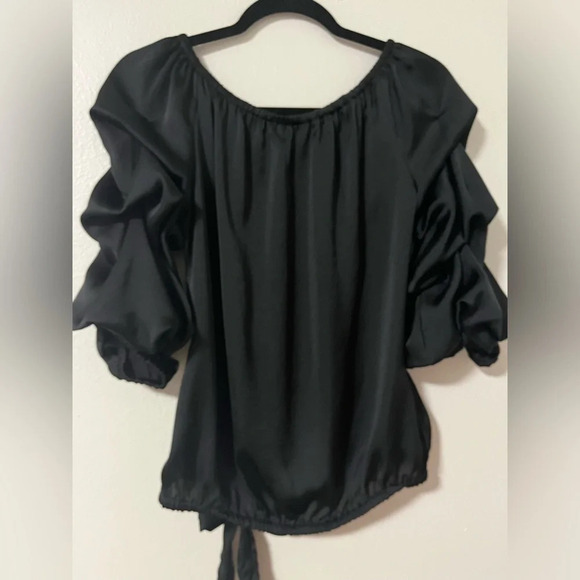 VINCE CAMUTO Women's Black Short Puff Sleeve Off-The-Shoulder w bow Size S - Picture 6 of 6
